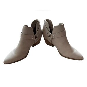 DV- Dolce Vita- Women’s V cutout ankle booties western inspired- Taupe- Size 9
